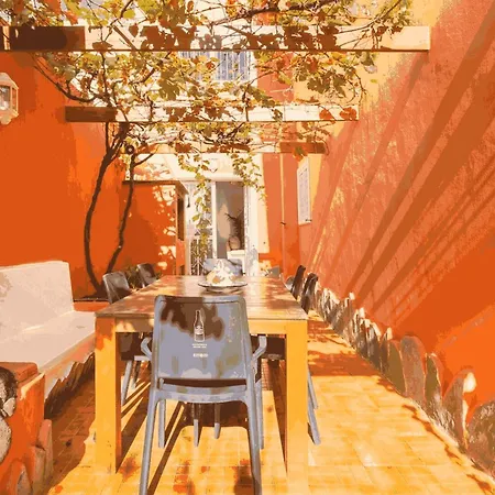 Ferienhaus Avo House Garden