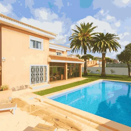 Avo House Garden Holiday home *