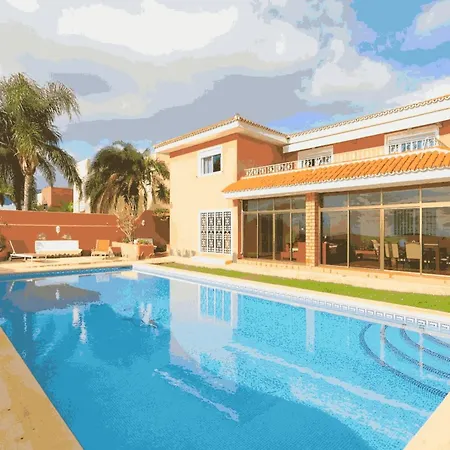 Avo House Garden Holiday home *