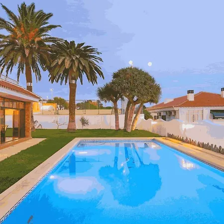 Avo House Garden Holiday home